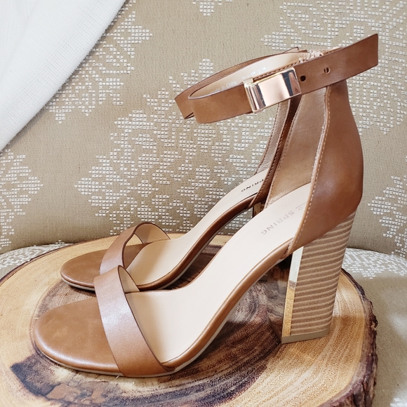Call It Spring Shoes - BLOCK HEEL LEATHER GOLD ACCENT HEELS size 9